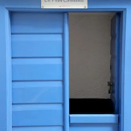 Le Petit Château Casa de Férias Ano Syros