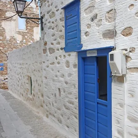 Le Petit Chateau * Ano Syros