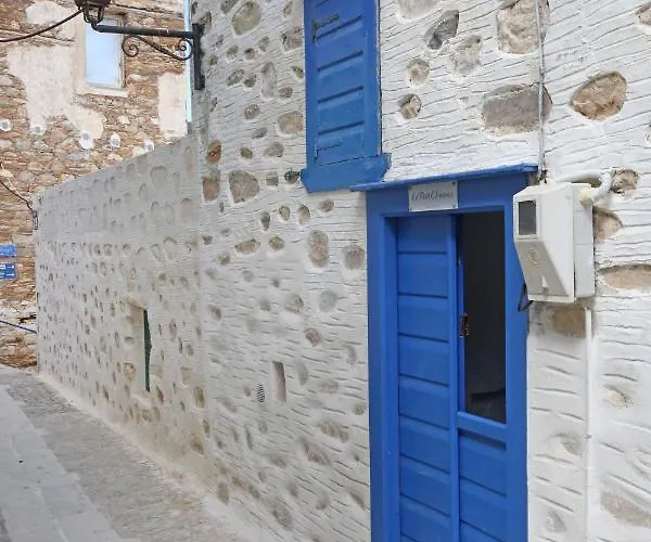 Le Petit Chateau * Ano Syros