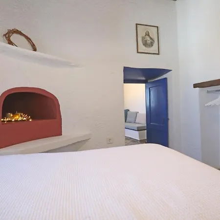 Le Petit Chateau Ano Syros