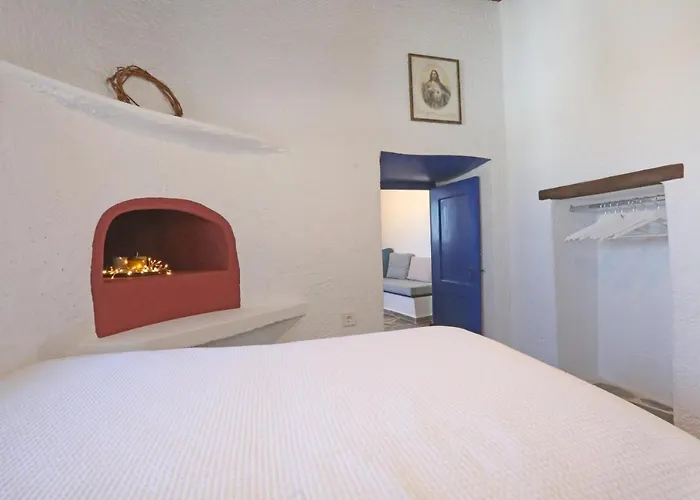 Le Petit Chateau Ano Syros