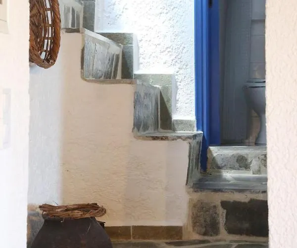 Le Petit Chateau Ano Syros